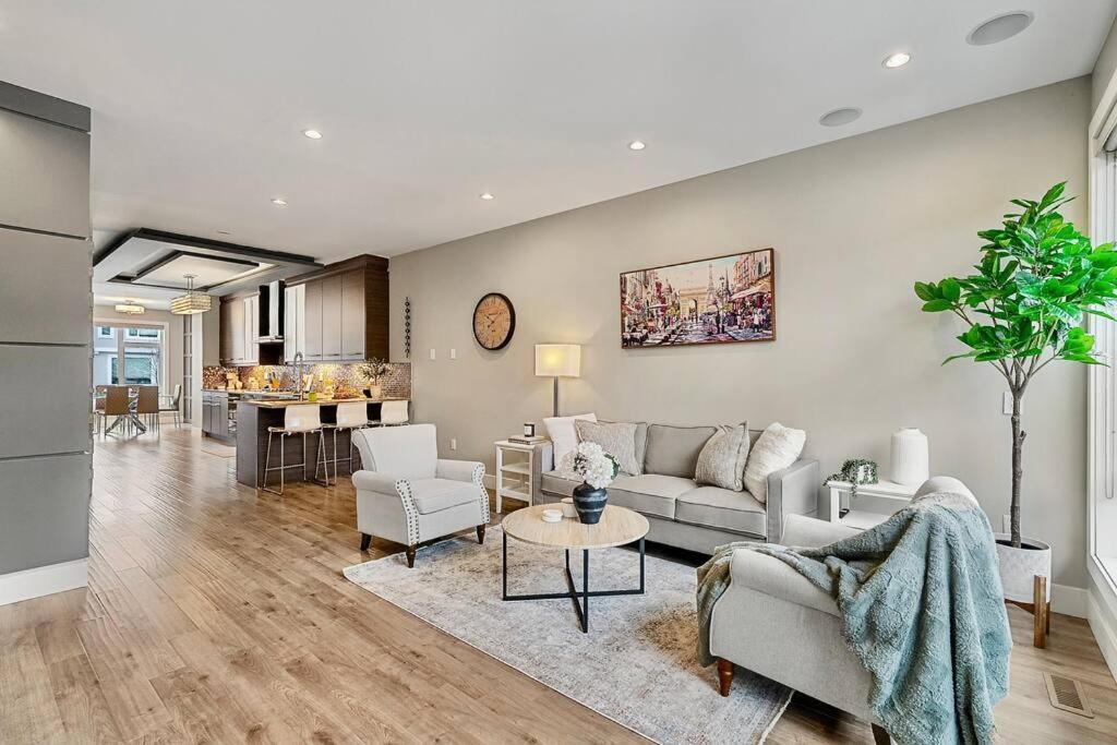 Luxury Cityscape Retreat With Hot Tub * Calgary