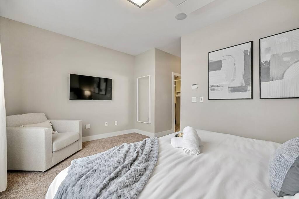 Luxury Cityscape Retreat With Hot Tub * Calgary