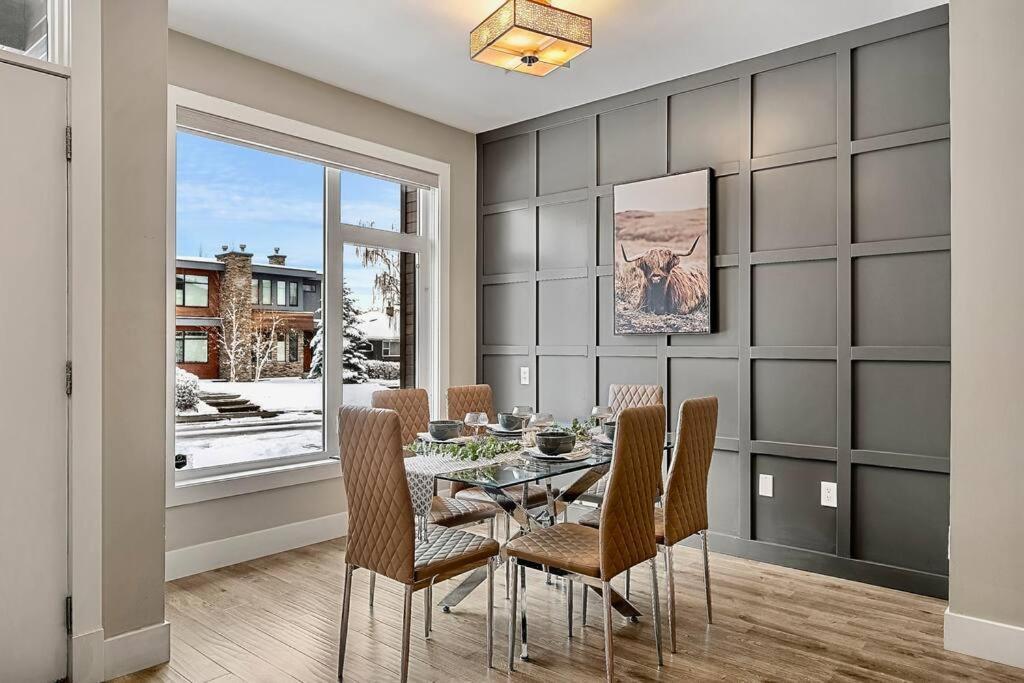 Luxury Cityscape Retreat With Hot Tub * Calgary