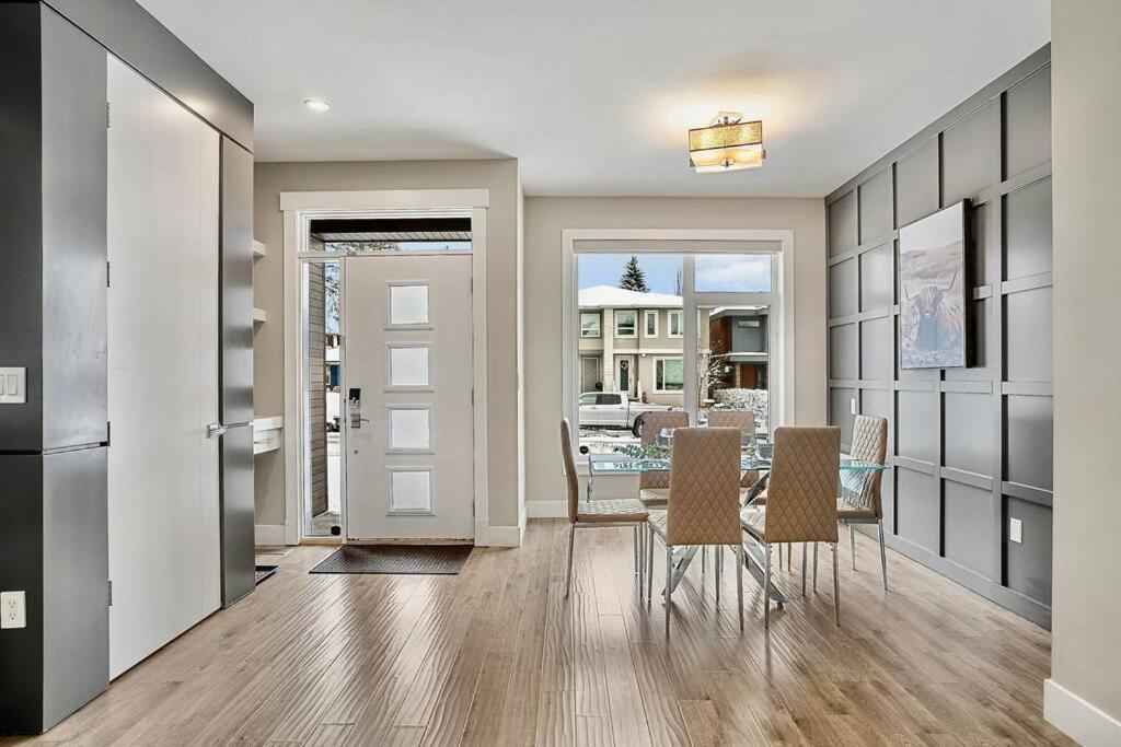 Luxury Cityscape Retreat With Hot Tub Holiday home Calgary