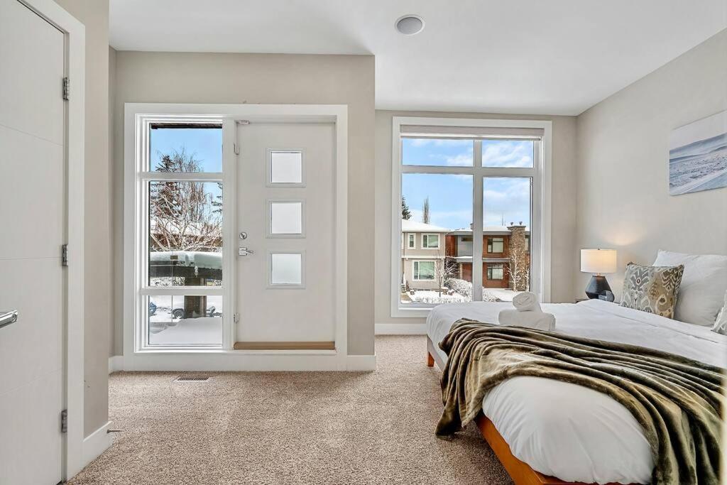 Luxury Cityscape Retreat With Hot Tub * Calgary