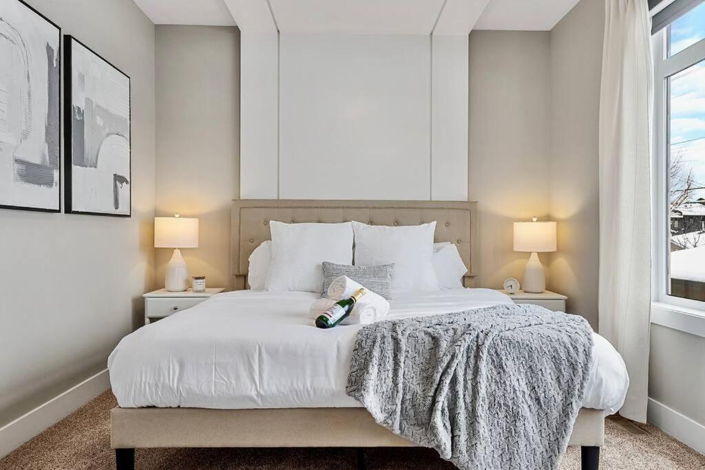 Luxury Cityscape Retreat With Hot Tub Holiday home Calgary