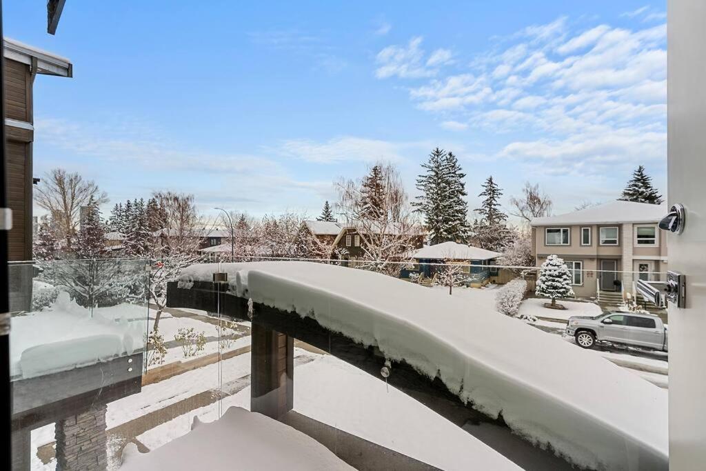 Luxury Cityscape Retreat With Hot Tub *