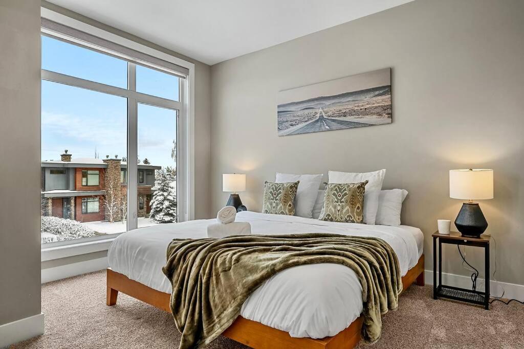 Luxury Cityscape Retreat With Hot Tub * Calgary