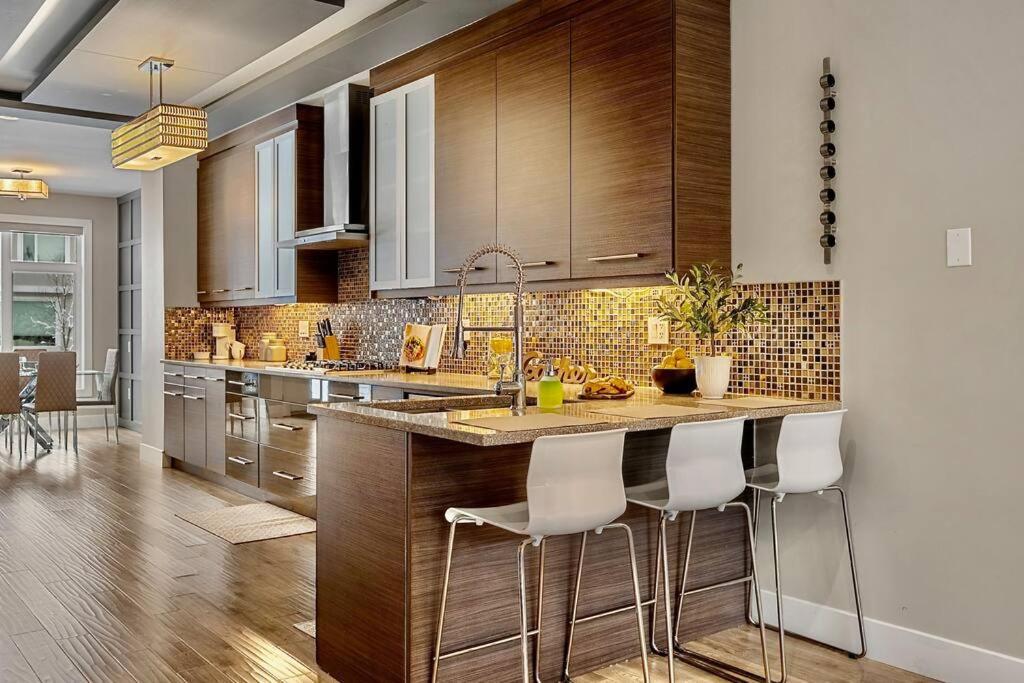 Luxury Cityscape Retreat With Hot Tub * Calgary